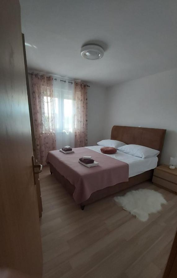 Appartement Luka à Galovac  Extérieur photo