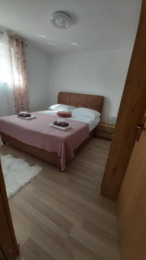 Appartement Luka à Galovac  Extérieur photo